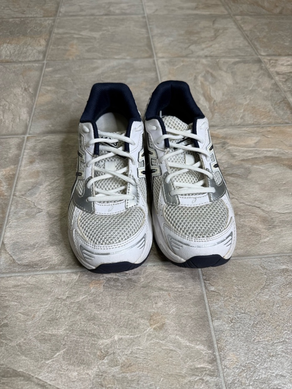 Asics Gel 1130 GS Boys Shoe Size 4.5 White 1204A163 Preowned